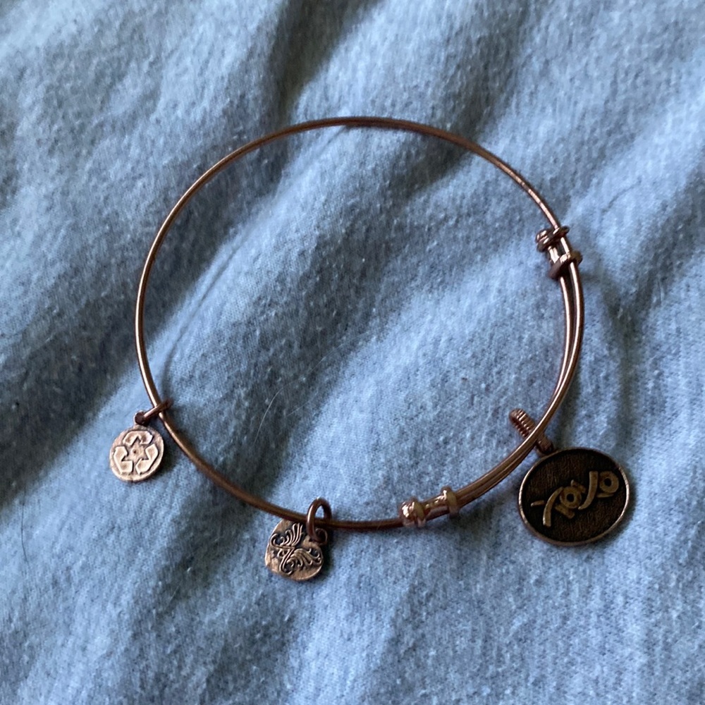 Angelica Hugs and Kisses rose gold colour bracelet NWOT
